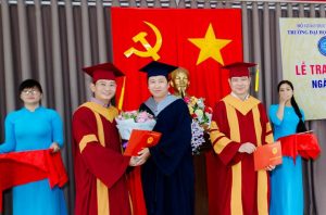 Lễ phục tốt nghiệp Đại học mỏ Đại chất