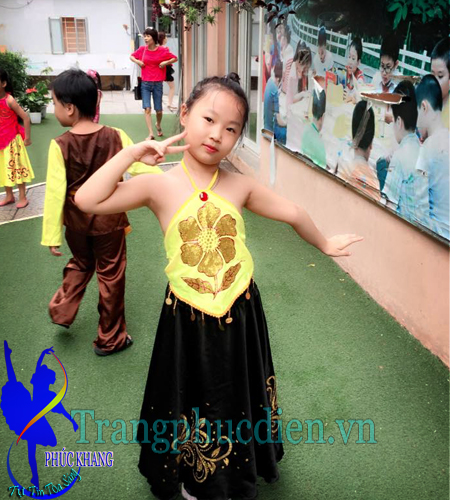 Hàng thiết kế] Váy yếm đào màu nâu truyền thống cho bé gái cực kì dể thương  | Shopee Việt Nam